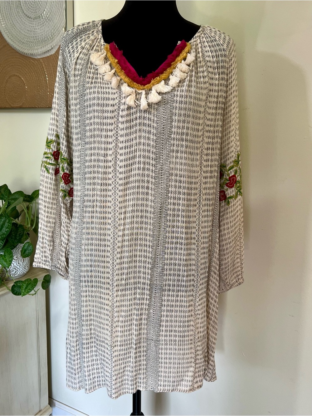 THML Women’s BOHO Tunic Floral Embroidered Tassell Dress Beach Travel Resort S